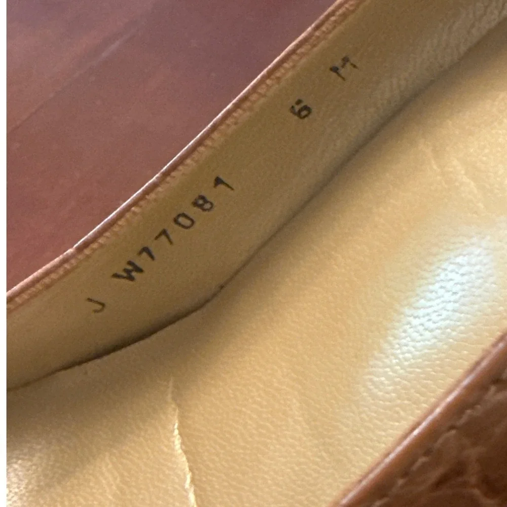 Stuart Weitzman size 6 brown embossed leather platform heels pumps‎